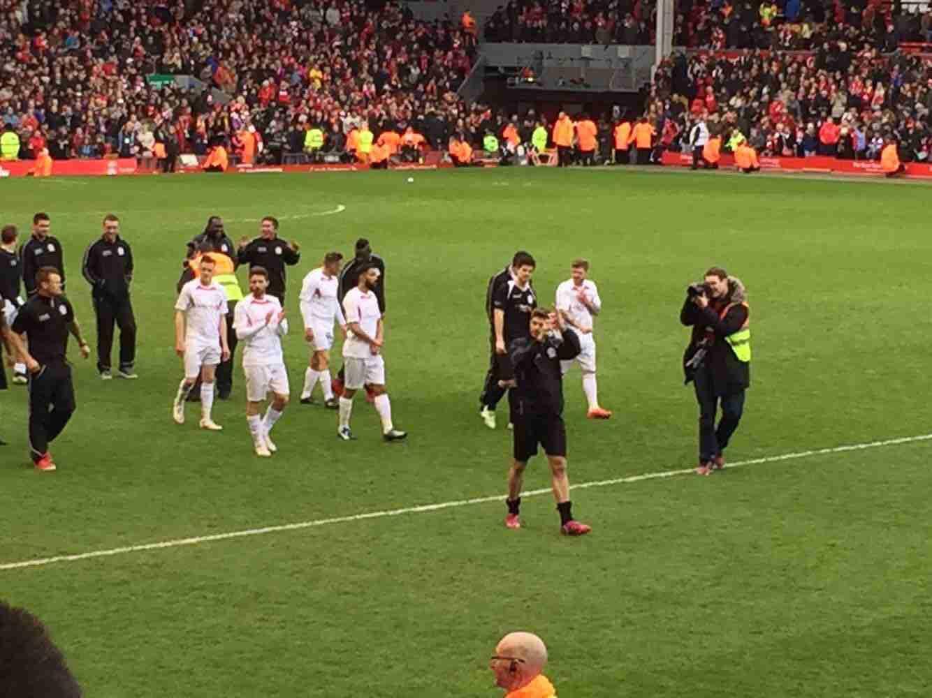 斯帕莱蒂：对球队整体表现很满意；DV9带伤出战表现出了责任感（斯帕莱蒂满意全队发挥，赞DV9带伤上阵尽显担当）