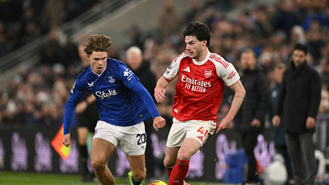 每体：莱万愿意接受降薪+替补，2026年初将和巴萨再谈（每体：莱万可接受降薪与替补身份，2026年初计划再与巴萨会面）