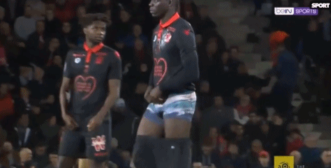 吴少聪纪念足协杯夺冠：很开心来国安第一年就能为冠军做贡献（吴少聪足协杯夺冠感言：加盟国安首年能为冠军出力很开心）