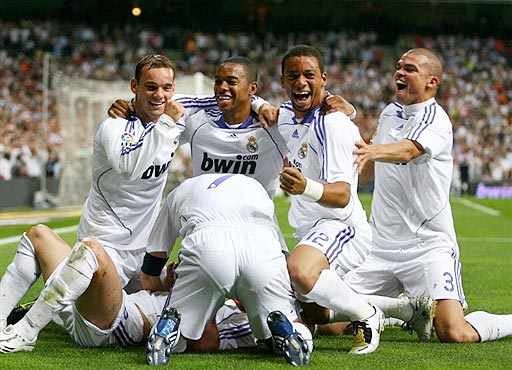 每体：在巴萨更衣室，队友们都叫杰拉德-马丁为“杰拉德-马尔蒂尼”（每体：巴萨更衣室中，杰拉德-马丁被队友称作“杰拉德-马尔蒂尼”）