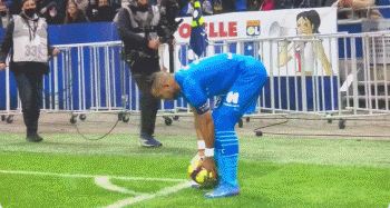 多特CEO：看到图赫尔今天的成就，后悔当初解雇了他（多特CEO直言：目睹图赫尔如今成就，悔当年解雇决定）