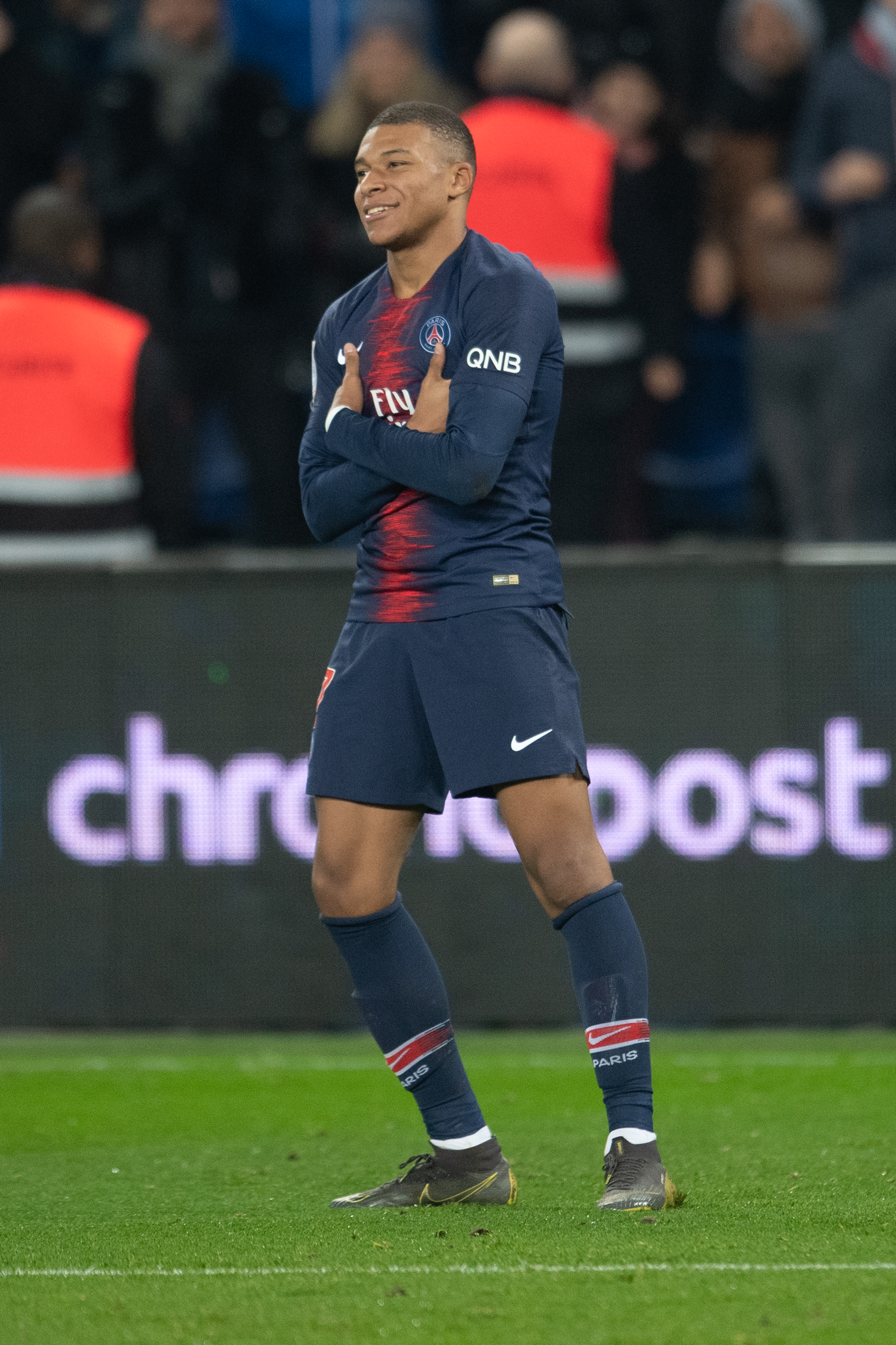 弟媳发布和内马尔合照，引发弗鲁米嫩塞球迷猜测其加盟热潮（弟媳晒与内马尔合影，弗鲁米嫩塞球迷掀起内马尔加盟猜测热潮）