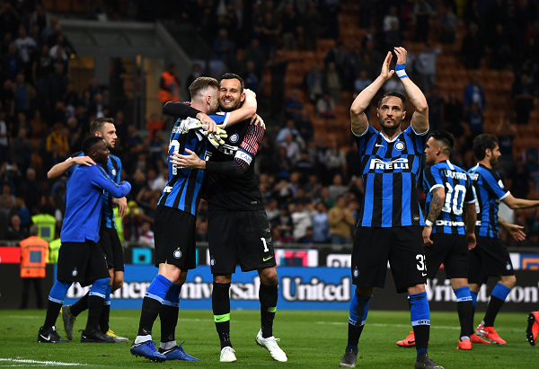 近10年欧冠场均进球榜：哈兰德1.02球第1，C罗第2，梅西第4（过去10年欧冠场均进球榜：哈兰德以1.02球领跑，C罗第二，梅西第四）