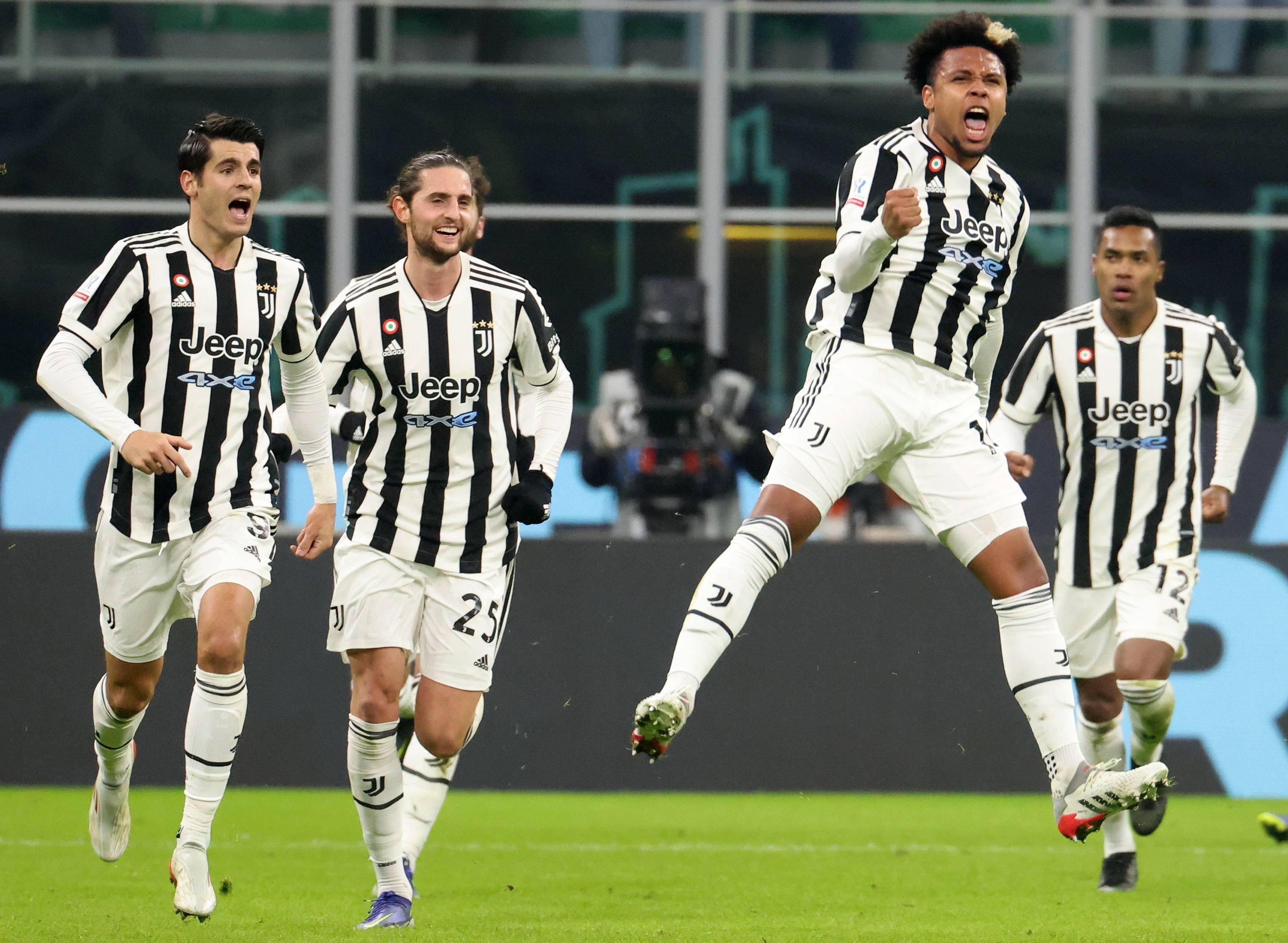 波兰主帅：要帮扎莱夫斯基找回状态；我觉得莱万还没决定未来（波兰主帅：盼助扎莱夫斯基复苏；称莱万去向仍未决定）