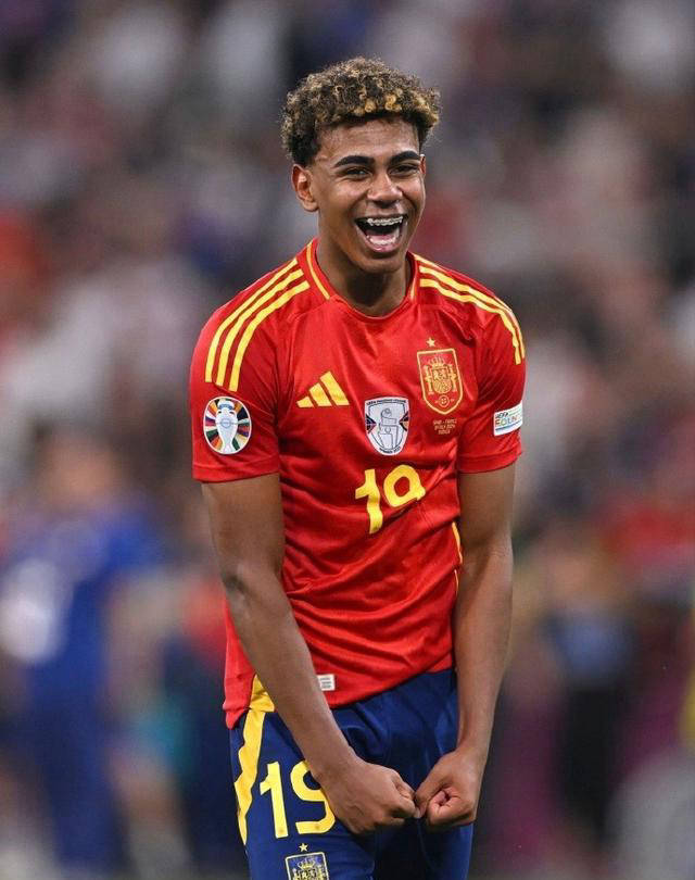 迪马：普利希奇因高烧未随队前往都灵，明日将决定是否出战（迪马济奥：普利希奇高烧未随队赴都灵，能否出战将于明日确定）