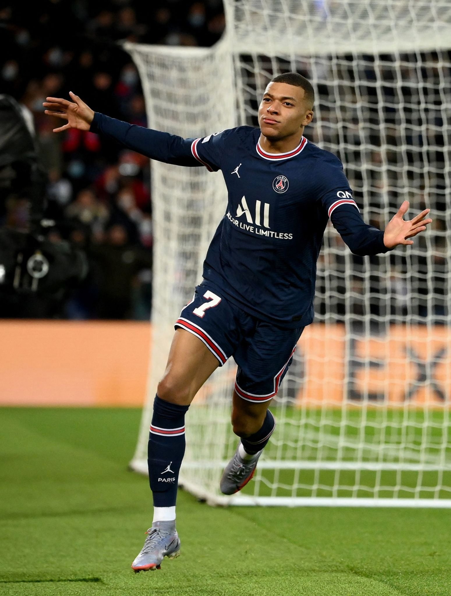 西蒙尼：朱利亚诺希望继续成长，我们也会全力帮助他（西蒙尼：朱利亚诺渴望持续提升，我们将尽全力支持他）