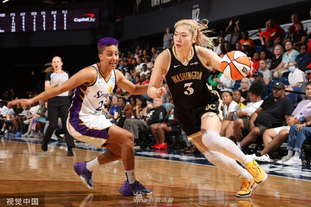 印度球迷：安保水平太糟糕，混乱中竟有警察试图和梅西自拍（印度球迷怒批安保：现场混乱，警察竟趁乱想与梅西自拍）