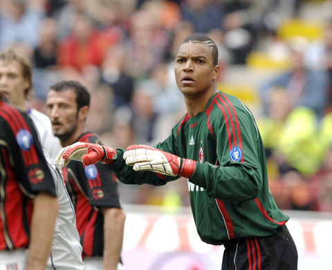 2025中足联颁奖：张志雄、彭啸分获中甲乙最佳青年球员（2025中足联颁奖典礼：张志雄、彭啸分别荣膺中甲、中乙最佳青年球员）