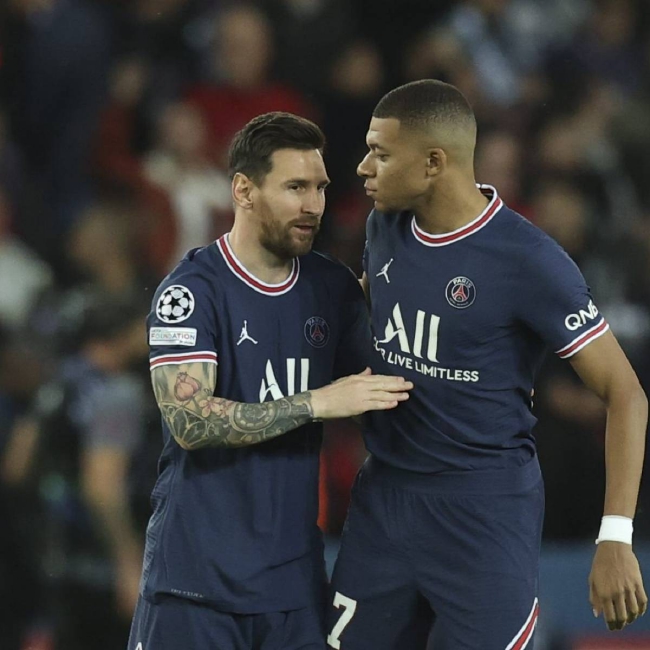 有些瞬间载入史册（那些瞬间终将写进历史）