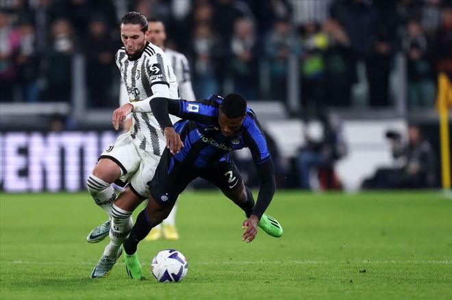 瓦拉内：膝盖受伤影响了我的职业生涯，我一直带着疼痛踢球（瓦拉内：长期膝伤影响我的职业生涯，我一直忍痛出战）