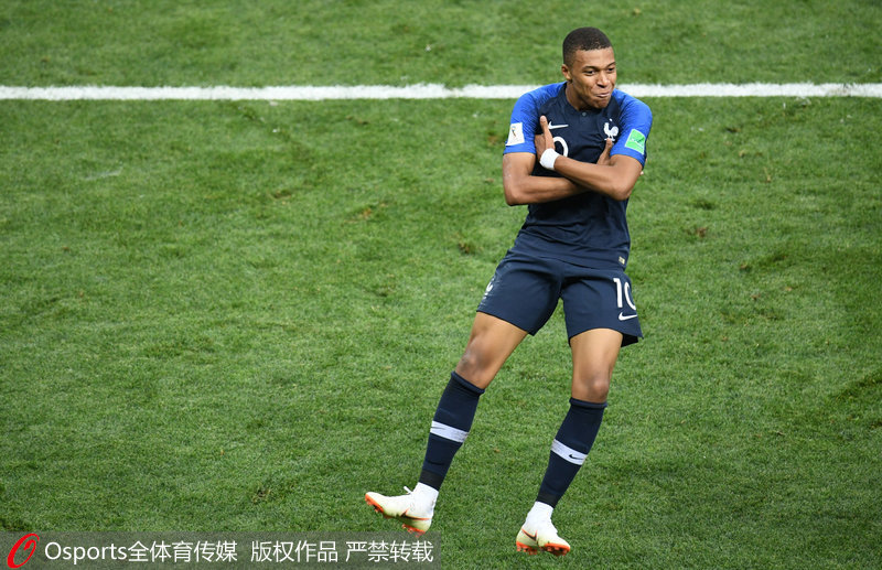 法比奥晒与古加搞怪合照：我们爱中国，很满意现在的生活状态