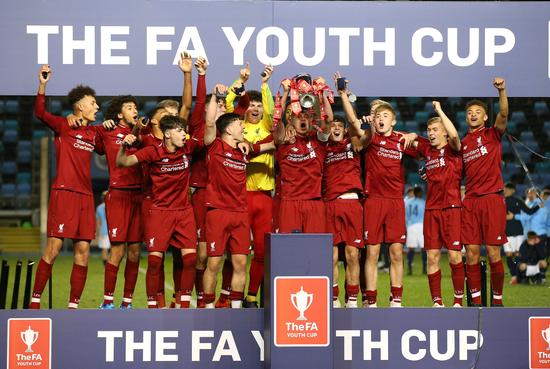 法甲争冠黑马2-1南特，豪取5连胜领跑，领先巴黎圣日耳曼4分（法甲黑马2-1力克南特，豪取五连胜登顶，领先巴黎圣日耳曼4分）