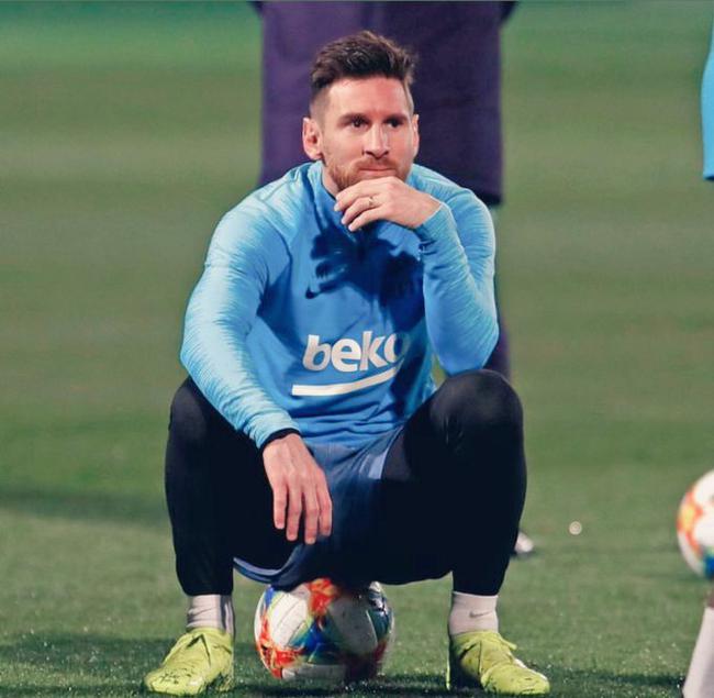 利物浦欧冠大名单：萨拉赫缺阵！范戴克领衔，维尔茨在列（利物浦公布欧冠名单：范戴克领军，萨拉赫缺席，维尔茨入选）