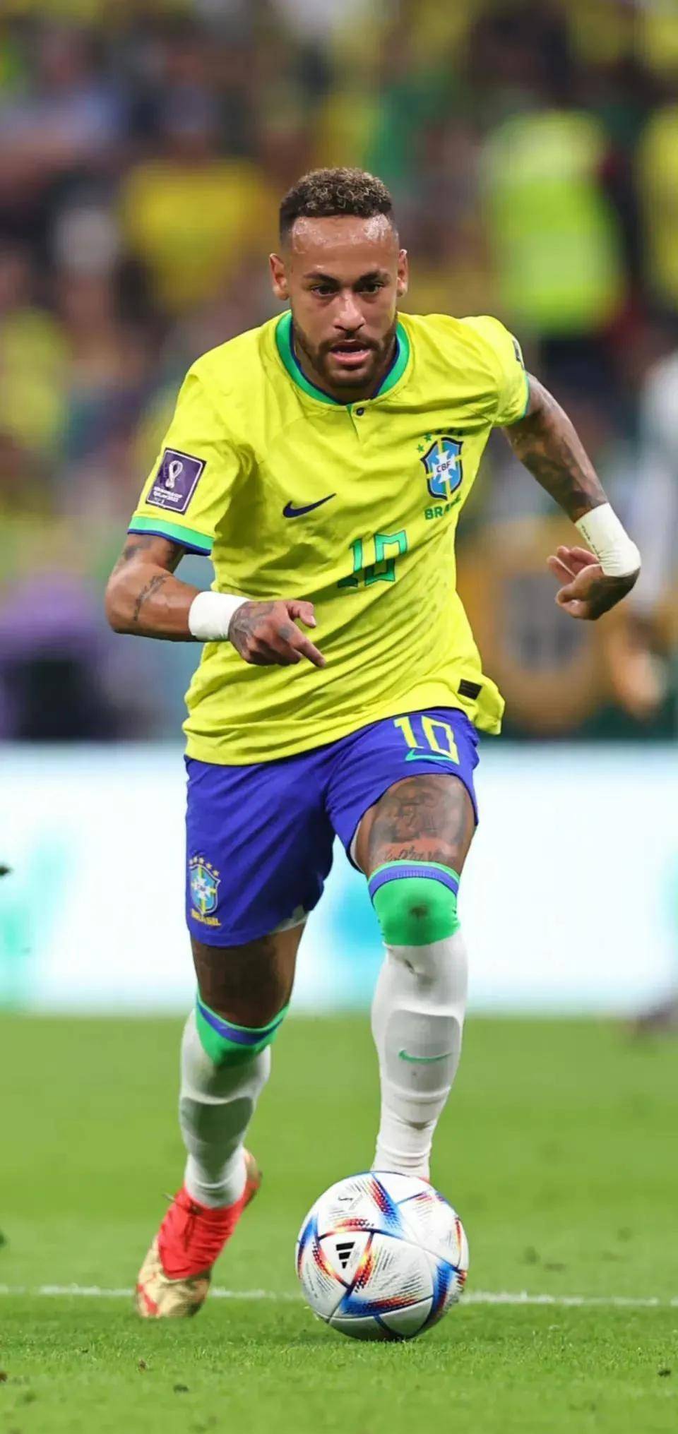 詹姆斯关键助攻锁定胜利（詹姆斯最后时刻妙传奠定胜局）