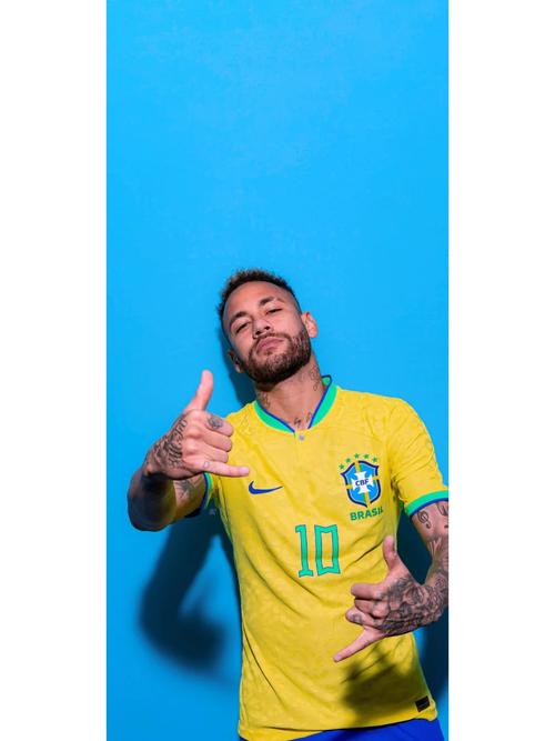 迈阿密3-1温哥华成功夺冠！梅西击败苦主穆勒，收获生涯第47冠（迈阿密3-1击退温哥华捧杯，梅西力克宿敌穆勒收获生涯第47冠）